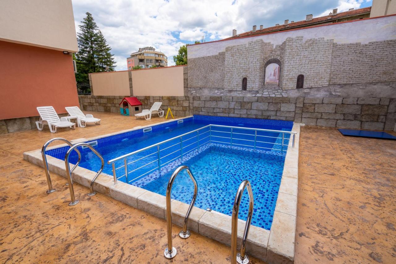 Family Hotel Preslav المظهر الخارجي الصورة