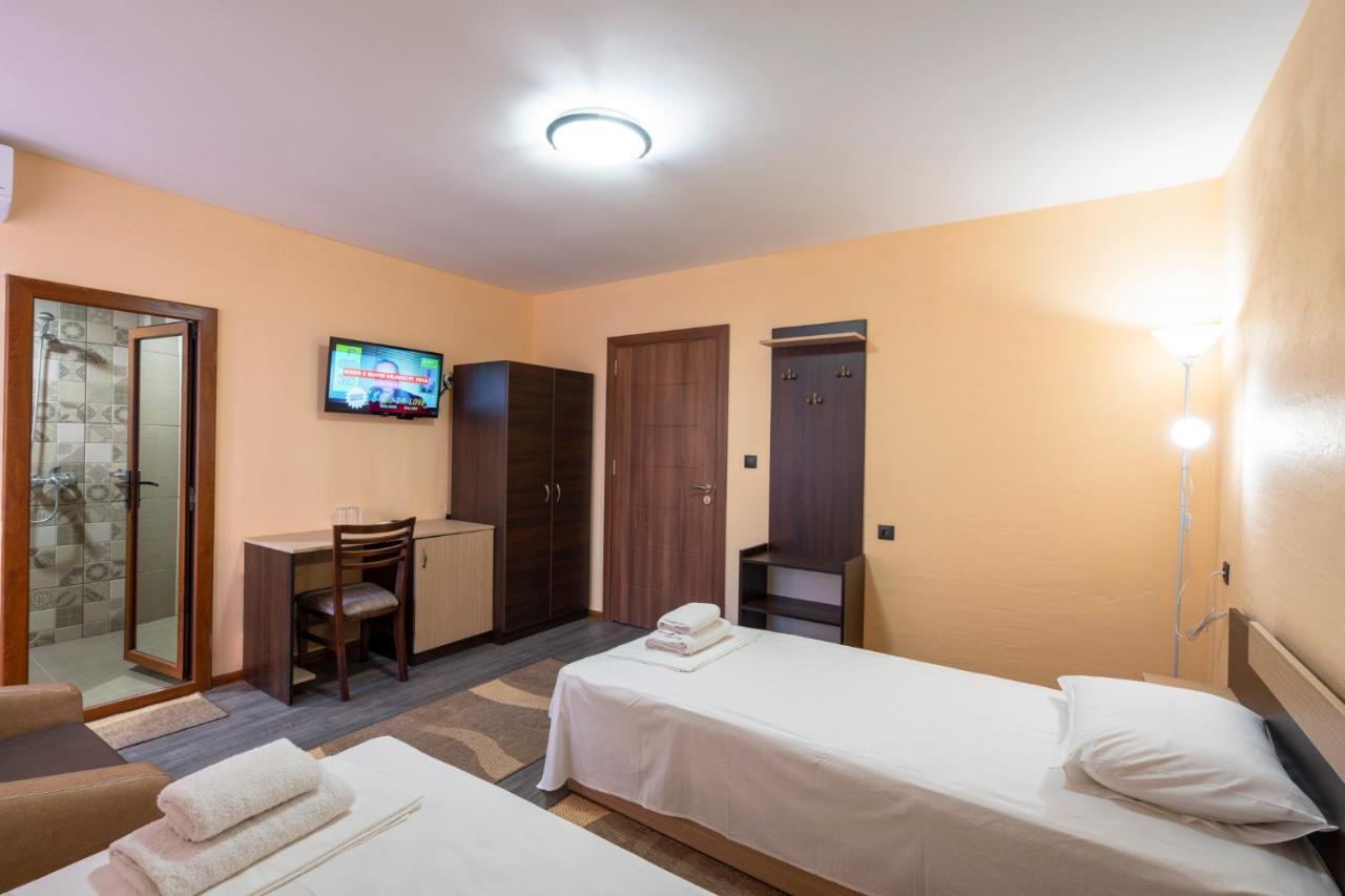 Family Hotel Preslav المظهر الخارجي الصورة
