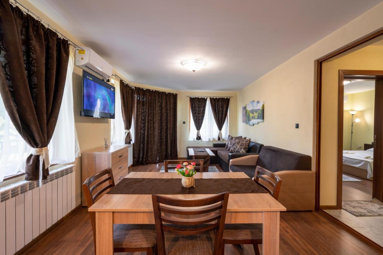 Family Hotel Preslav المظهر الخارجي الصورة