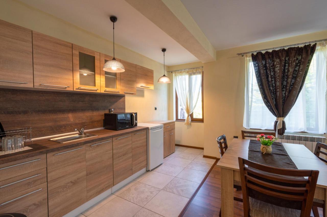 Family Hotel Preslav المظهر الخارجي الصورة