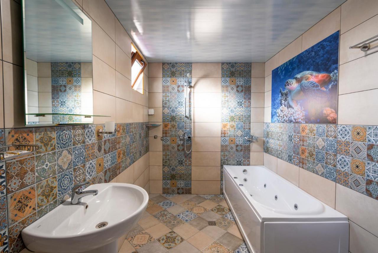Family Hotel Preslav المظهر الخارجي الصورة