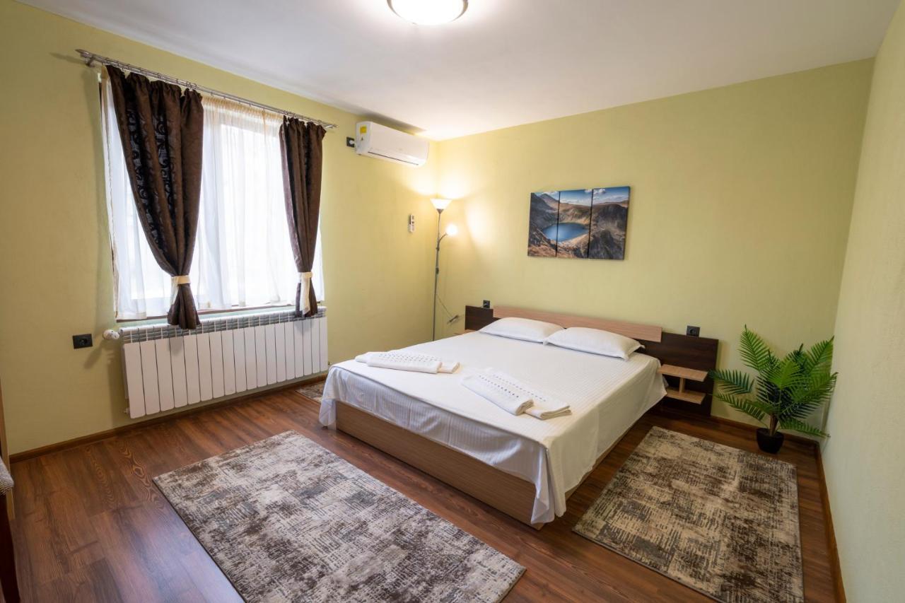 Family Hotel Preslav المظهر الخارجي الصورة