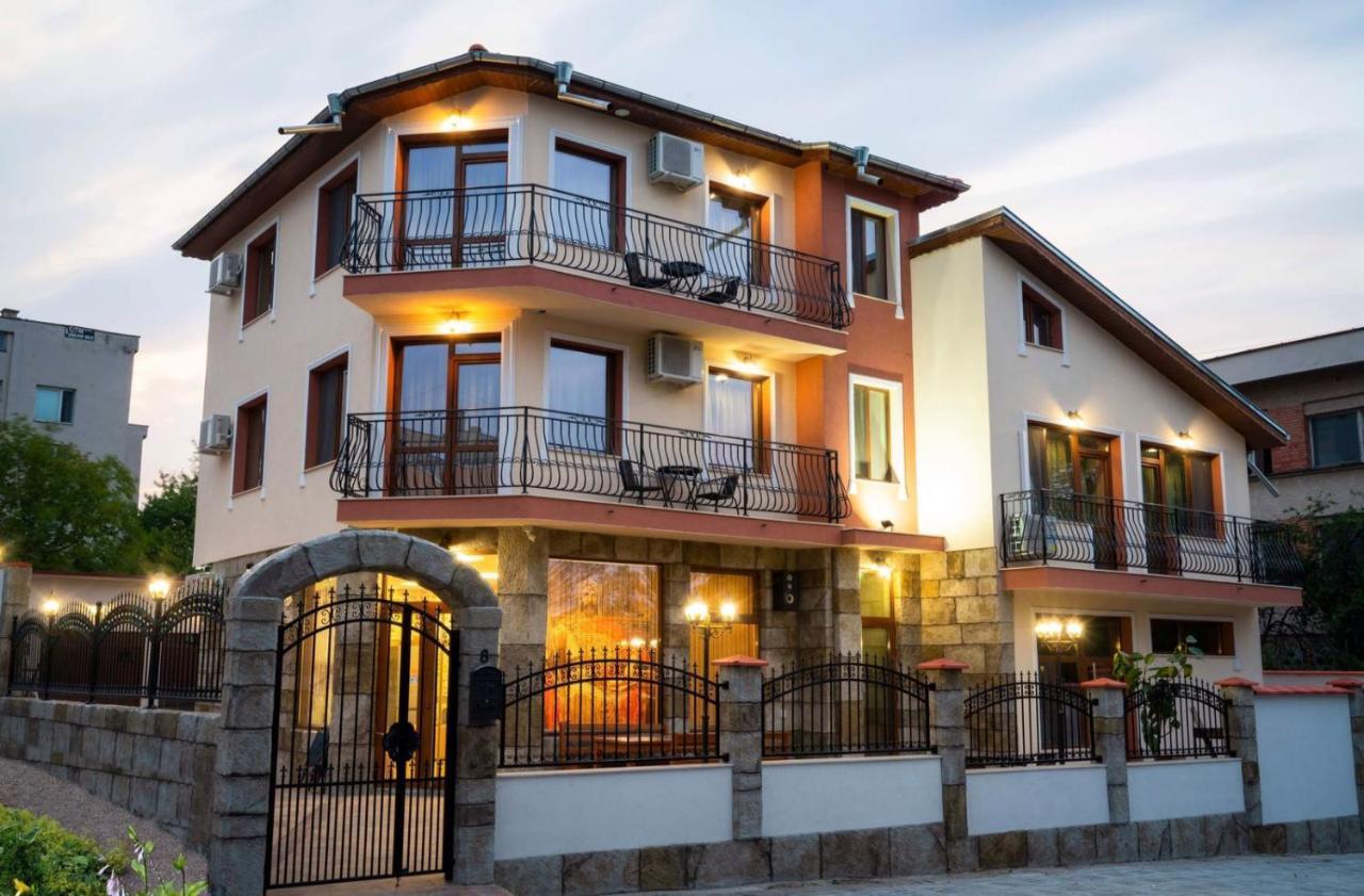 Family Hotel Preslav المظهر الخارجي الصورة